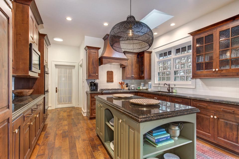 House, Multiple Beds (Haven and Hearth) | Private kitchen | Oven