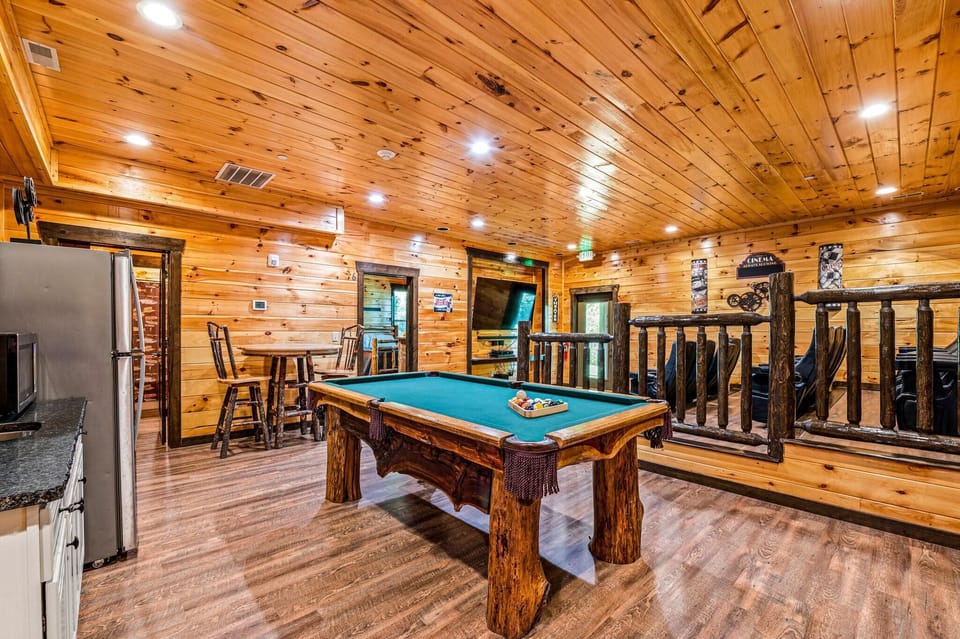 House, Multiple Beds (The Mighty Crabapple Manor) | Game room