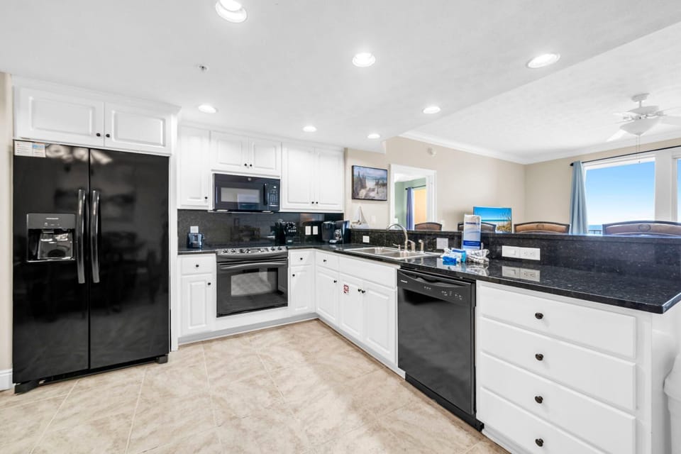 Condo, Multiple Beds (Treasure Island 1808) | Private kitchen | Oven, toaster