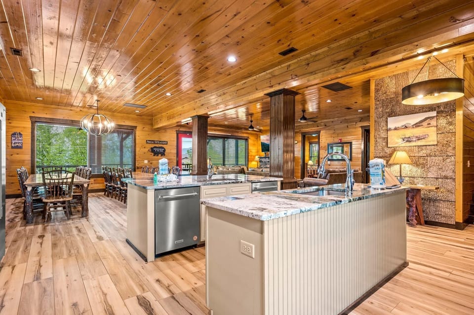 House, Multiple Beds (Greystone Retreat) | Interior