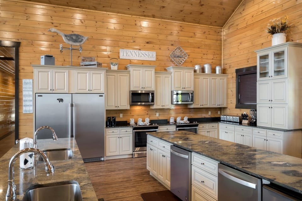 House, Multiple Beds (Greystone Pointe Lodge) | Private kitchen | Oven