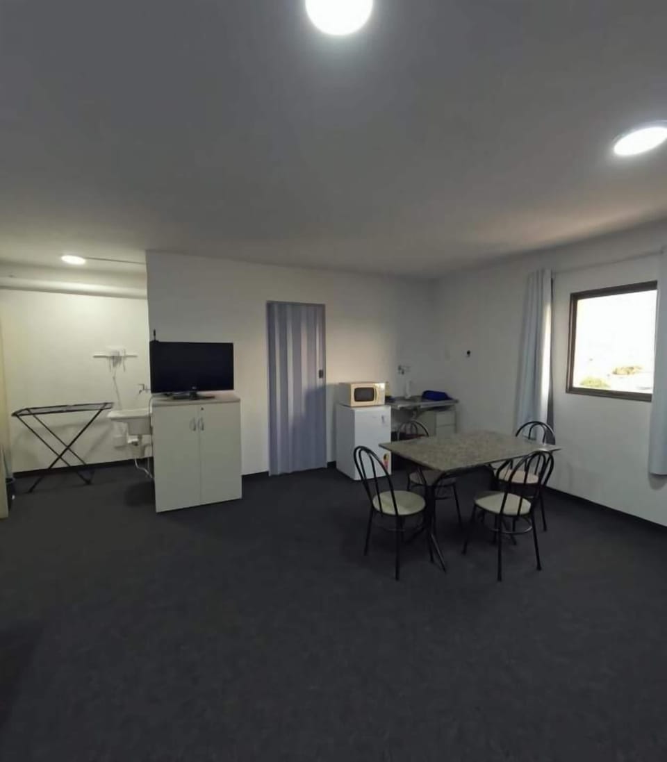 Family Room, Non Smoking | Dining
