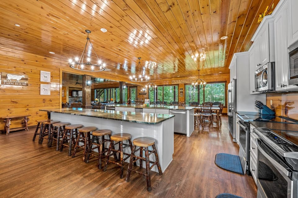 House, Multiple Beds (The Big Oak Lodge) | Private kitchen | Oven