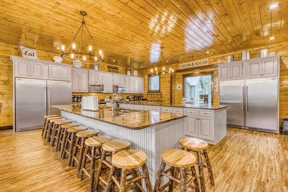 House, Multiple Beds (The Grand Orchard Lodge) | Private kitchen | Oven