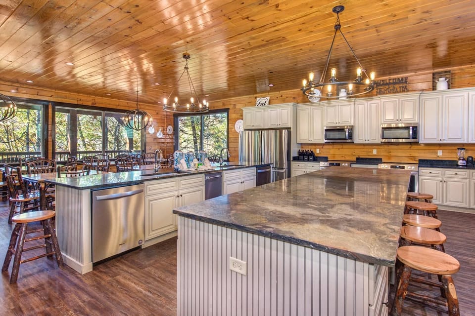 House, Multiple Beds (The Grand Orchard Lodge) | Private kitchen | Oven