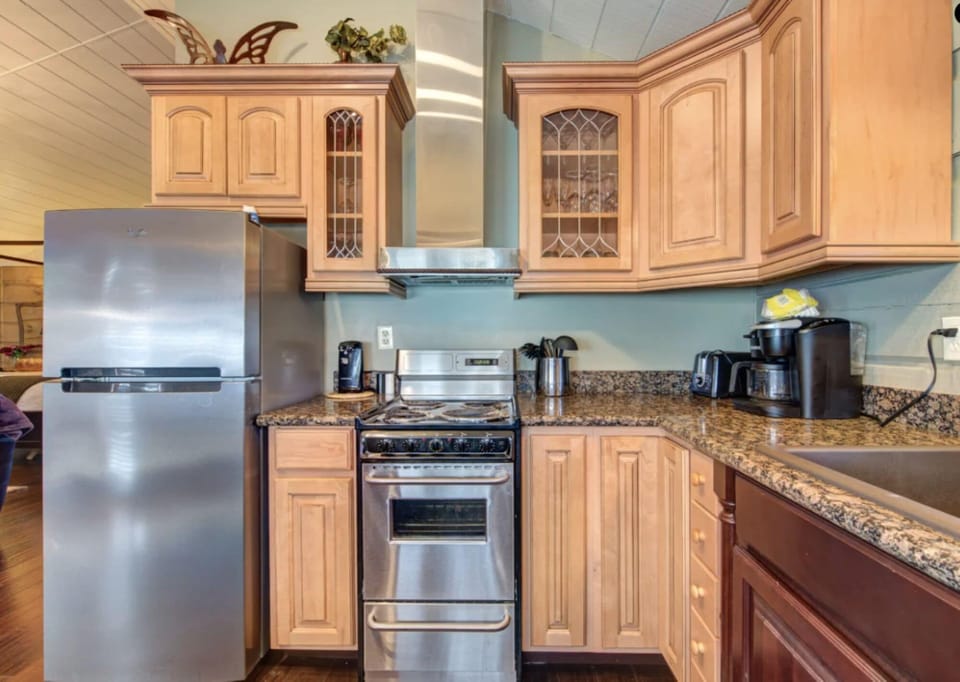 House, 1 Queen Bed with Sofa bed (Seclusion Retreat) | Private kitchen | Oven