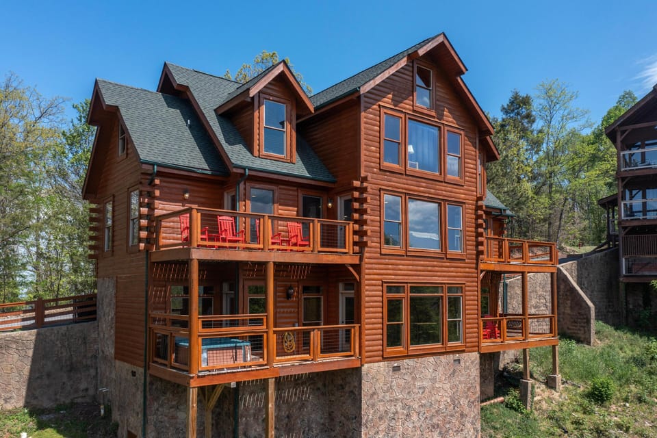 House, Multiple Beds (Papa Bears Magnificent View) | Exterior