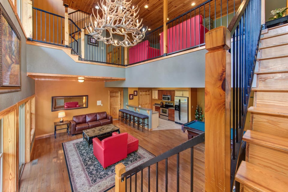 House, Multiple Beds (Golden Oak Lodge) | Living area
