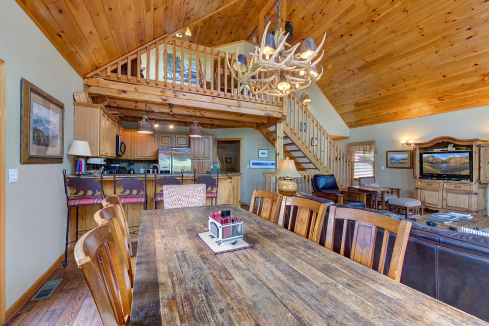 House, Multiple Beds (A Mountain Dream) | Dining