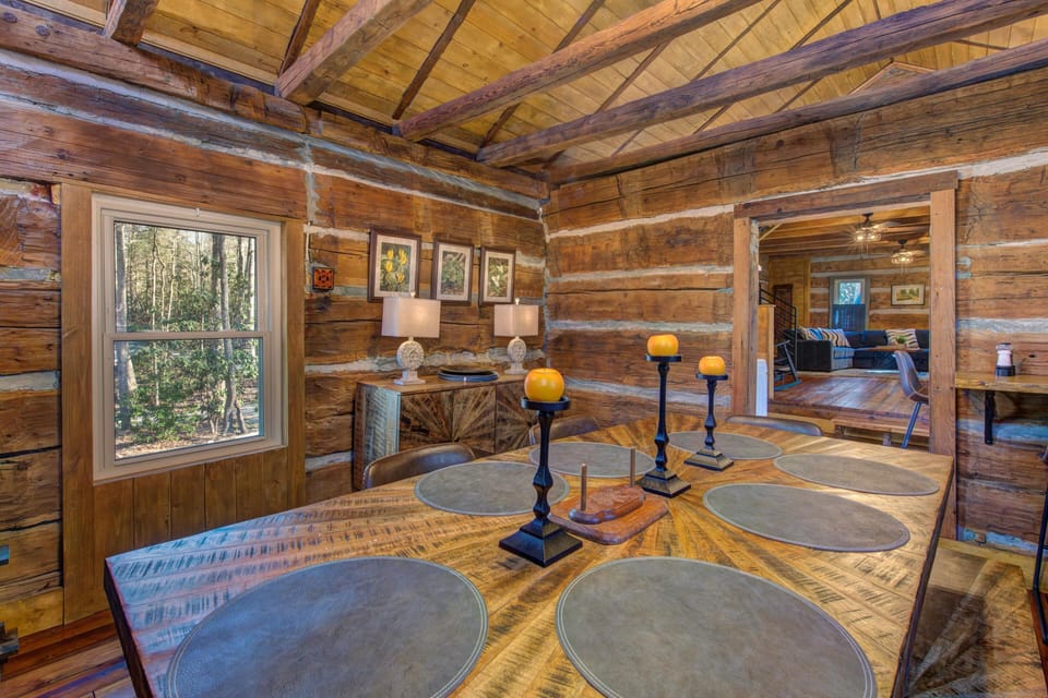 House, Multiple Beds (Cricket Hollow Lodge) | Dining