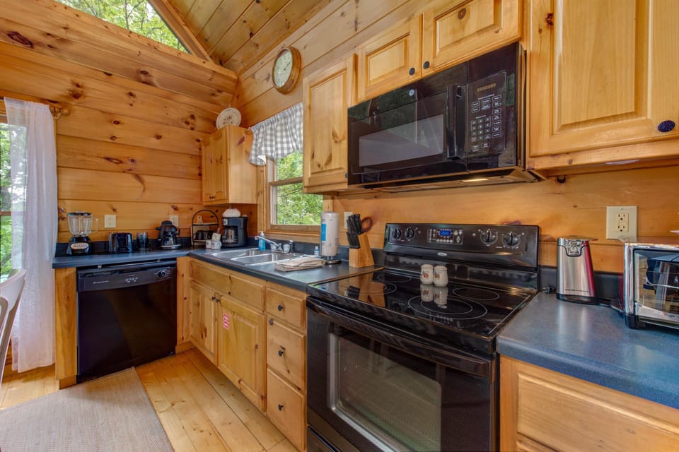 House, Multiple Beds (All Time High) | Private kitchen | Oven