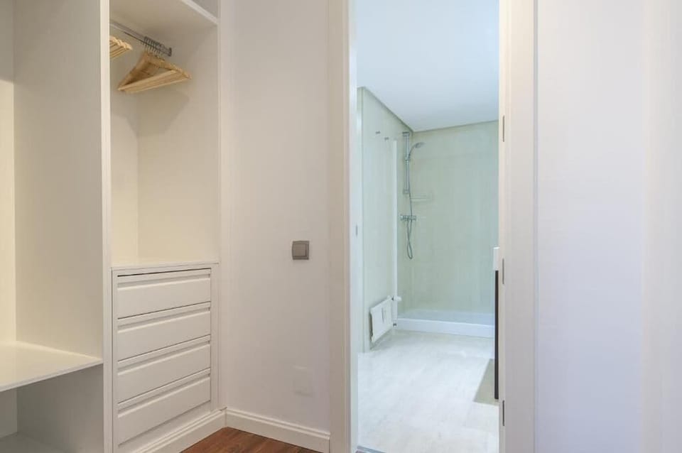Apartment, Balcony, City View | Bathroom