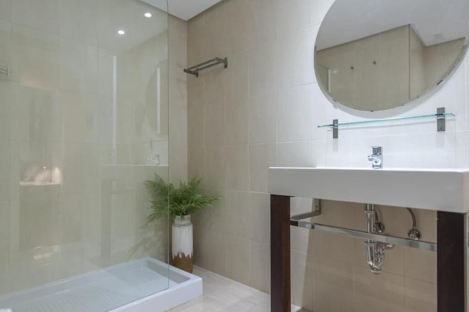 Apartment, Balcony, City View | Bathroom