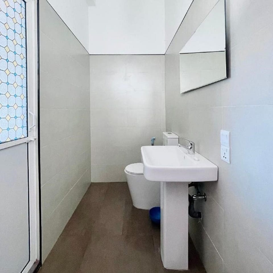 Deluxe Double Room, Balcony, Mountain View | Bathroom | Shower, free toiletries, hair dryer, towels