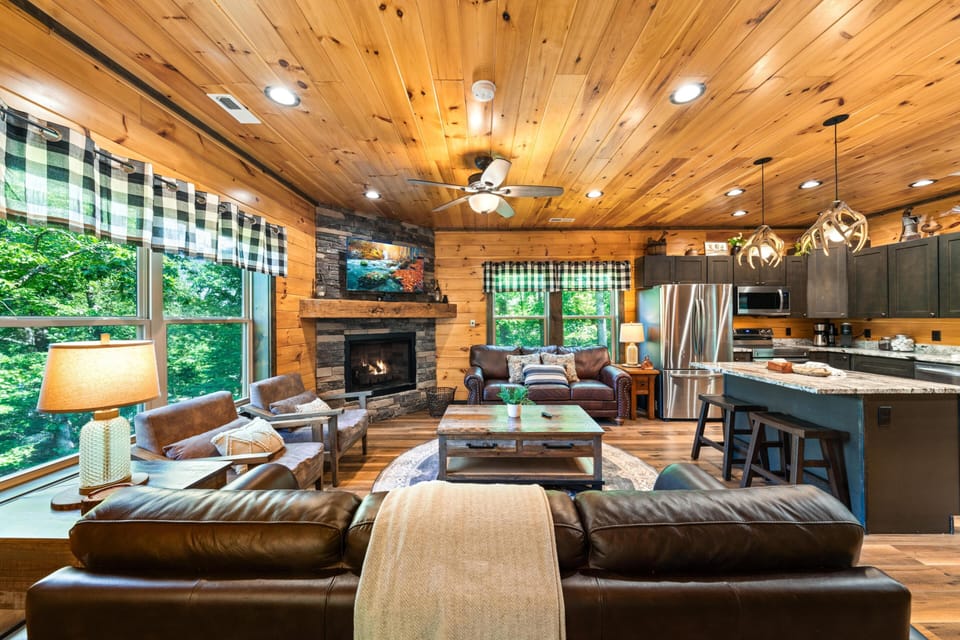 House, Multiple Beds (Treetop Tranquility) | Living area