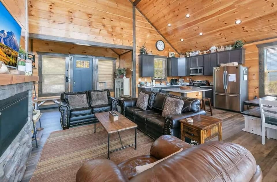 House, Multiple Beds (Picadilly Perch) | Living area