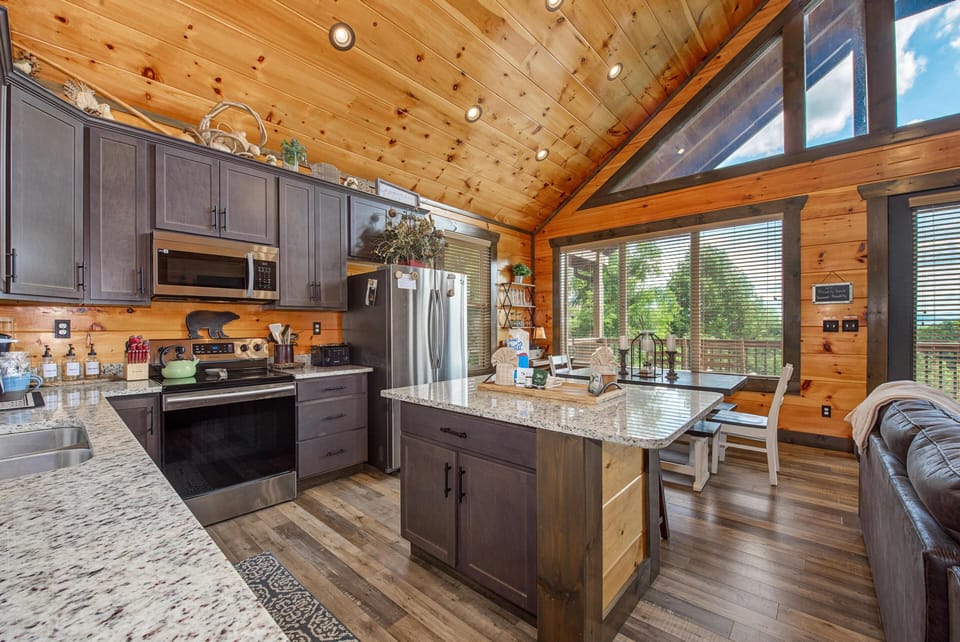 House, Multiple Beds (Picadilly Perch) | Private kitchen