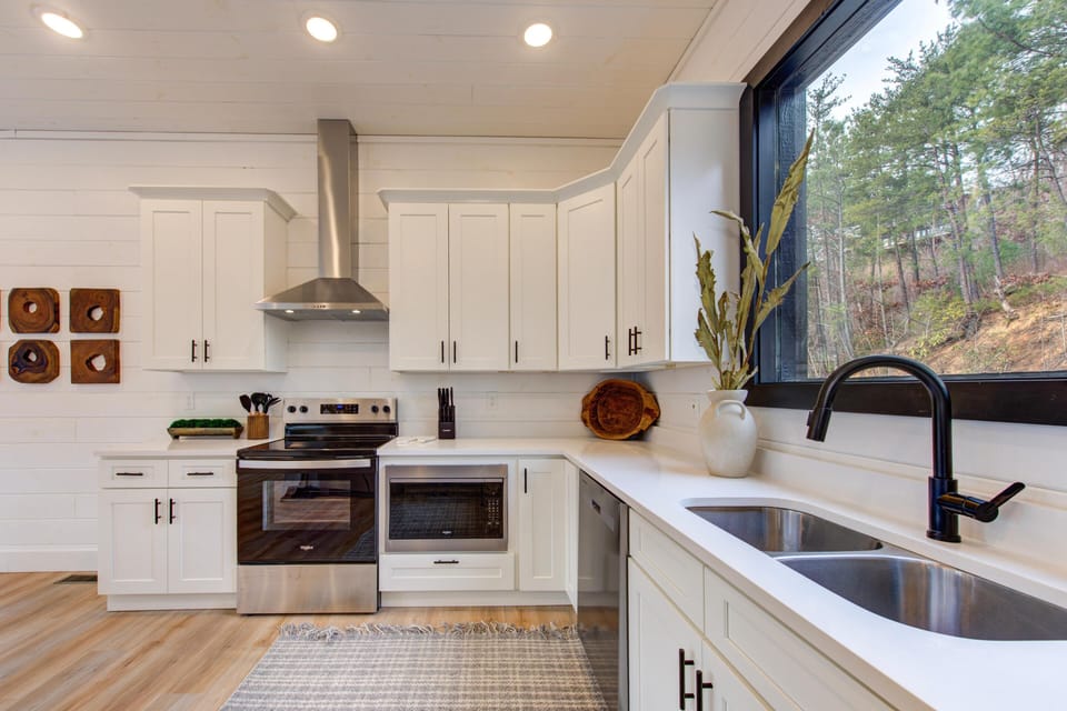 House, Multiple Beds (Nobby Duck Hollow) | Private kitchen