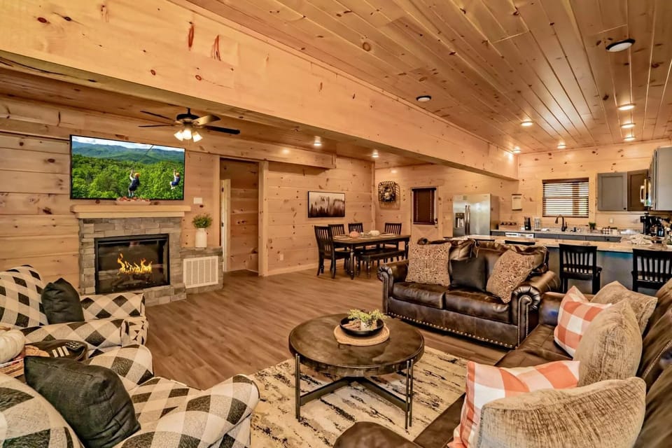 House, Multiple Beds (Peaks for Itself) | Living area