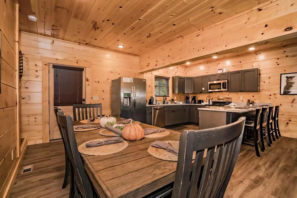 House, Multiple Beds (Peaks for Itself) | Dining