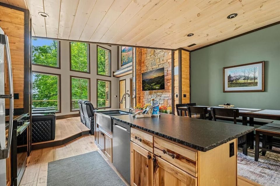 House, Multiple Beds (Waterfalls and Wildflowers) | Private kitchen