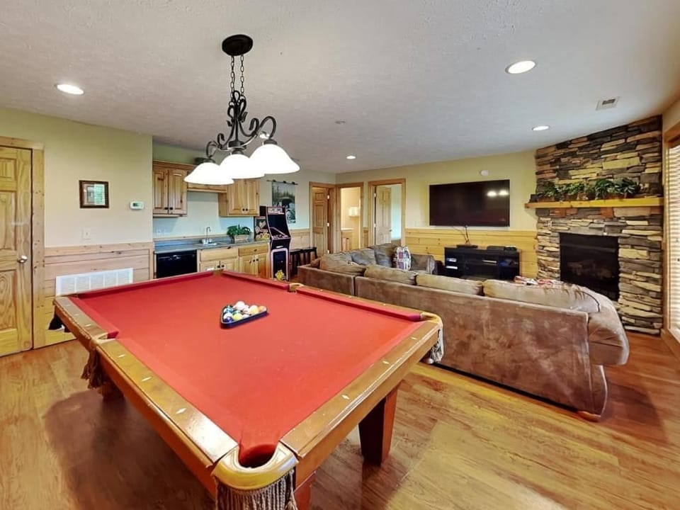 House, Multiple Beds (Eagles Point Lodge) | Game room
