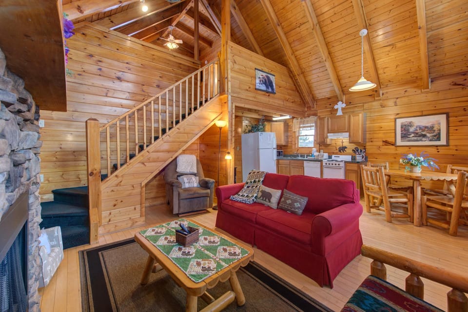 House, Multiple Beds (Bearific) | Living area