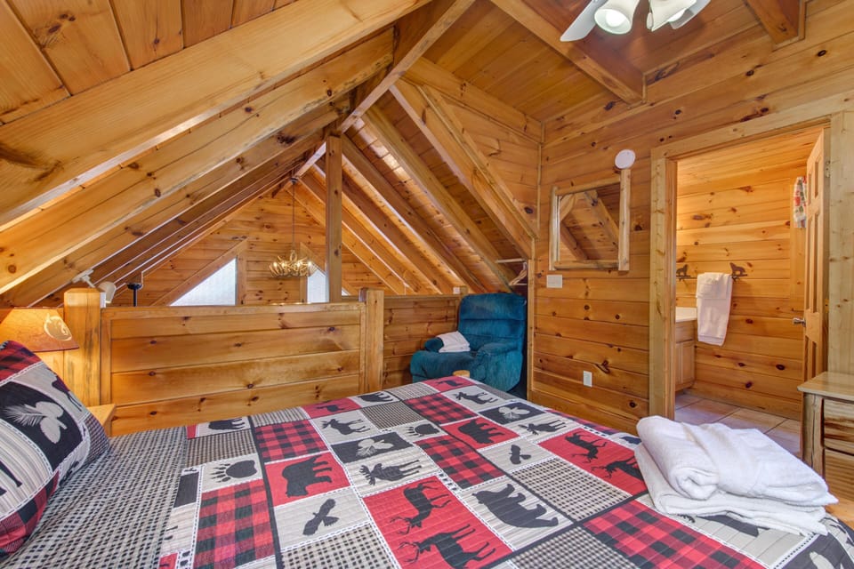 House, Multiple Beds (Bearcation) | 2 bedrooms