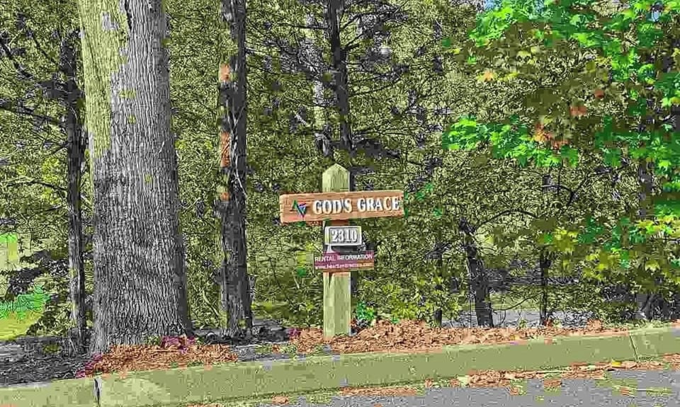 House, Multiple Beds (Gods Grace) | Exterior detail