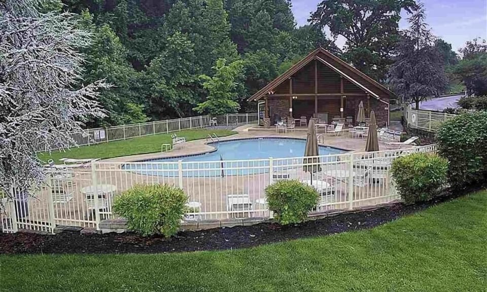 House, Multiple Beds (Gods Grace) | Pool