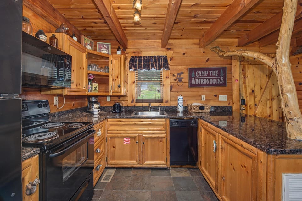 House, Multiple Beds (Gods Grace) | Private kitchen