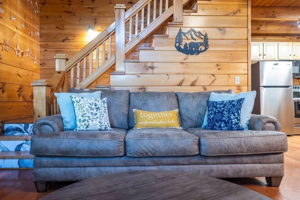 House, Multiple Beds (Square Bear) | Living area