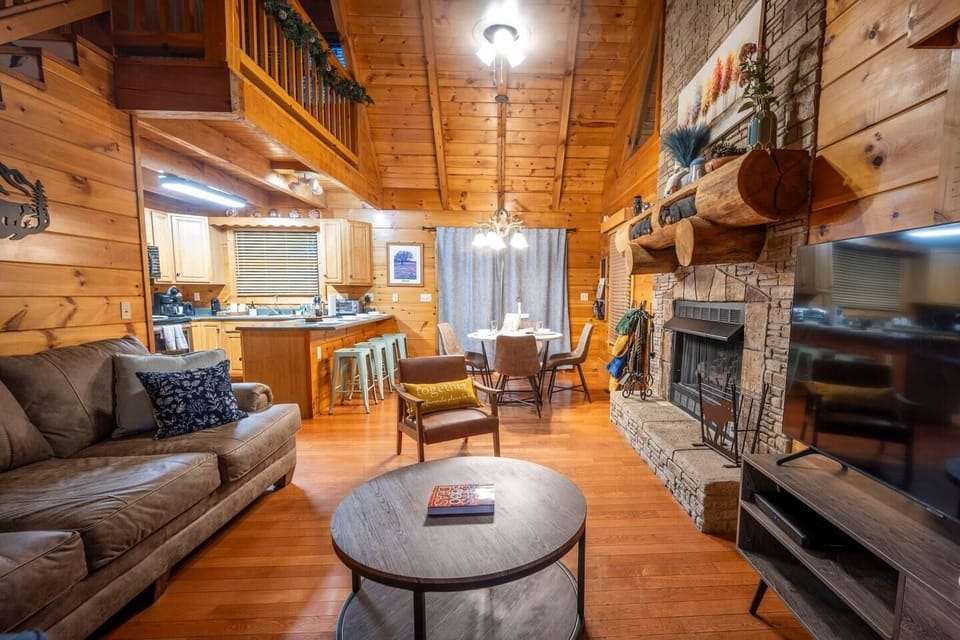 House, Multiple Beds (Square Bear) | Living area