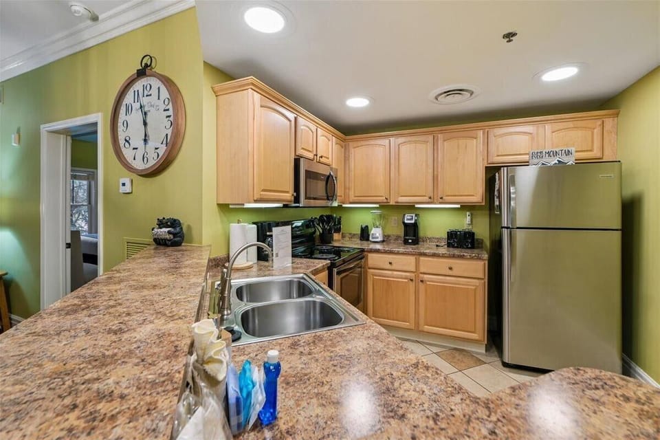 Condo, Multiple Beds (Baskins Creek 103) | Private kitchen | Oven, toaster, cookware/dishes/utensils