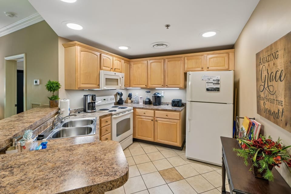 Condo, Multiple Beds (Baskins Creek 211) | Private kitchen