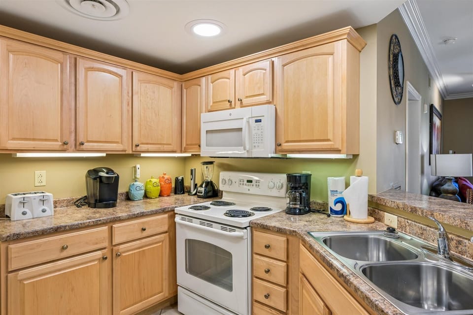 Condo, Multiple Beds (Baskins Creek 302) | Private kitchen | Oven, cookware/dishes/utensils