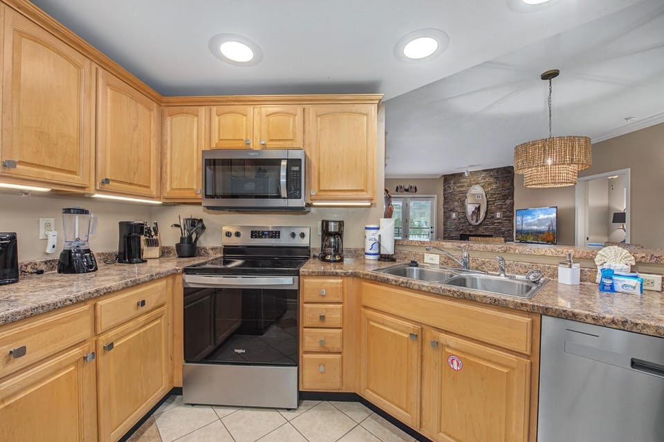 Condo, Multiple Beds (Baskins Creek 305) | Private kitchen | Oven, cookware/dishes/utensils