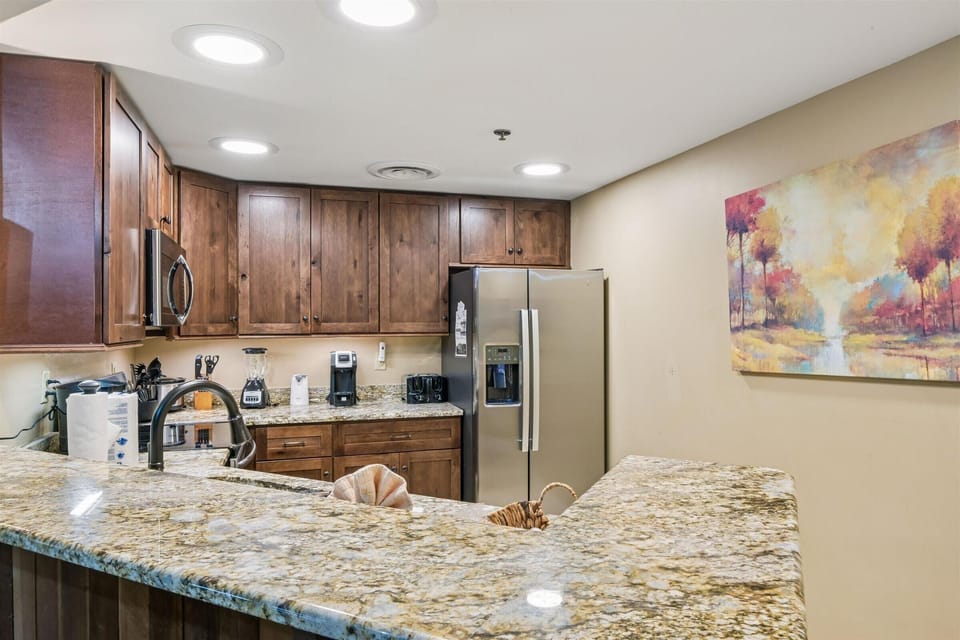 Condo, Multiple Beds (Baskins Creek 307) | Private kitchen