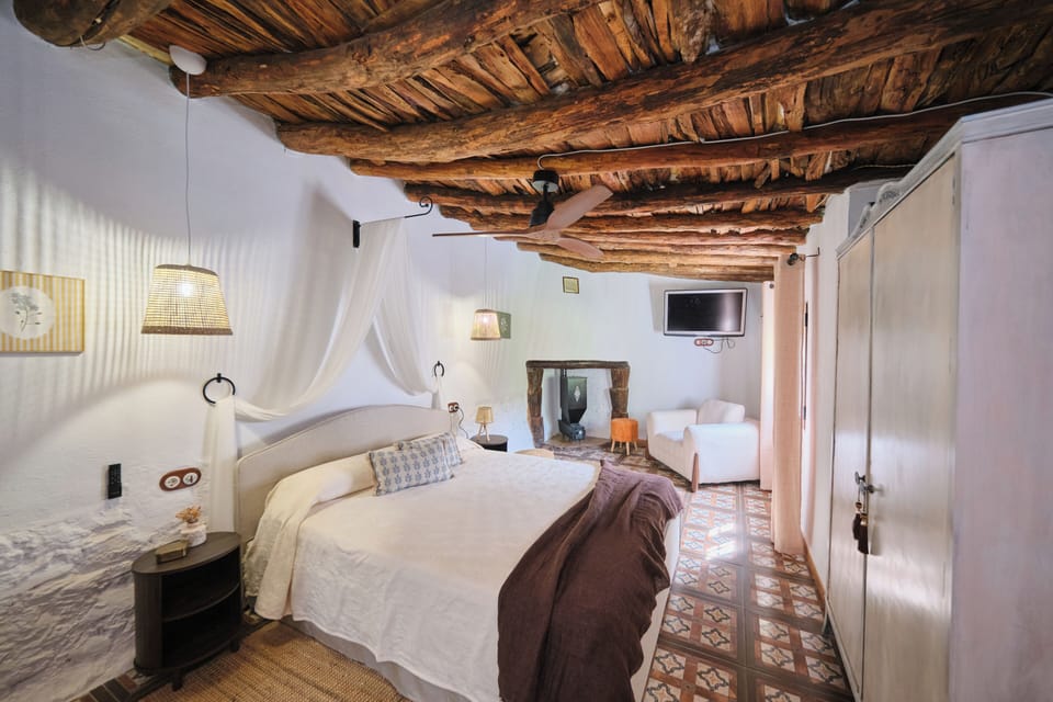 Superior Double Room, Pool View | Free WiFi, bed sheets