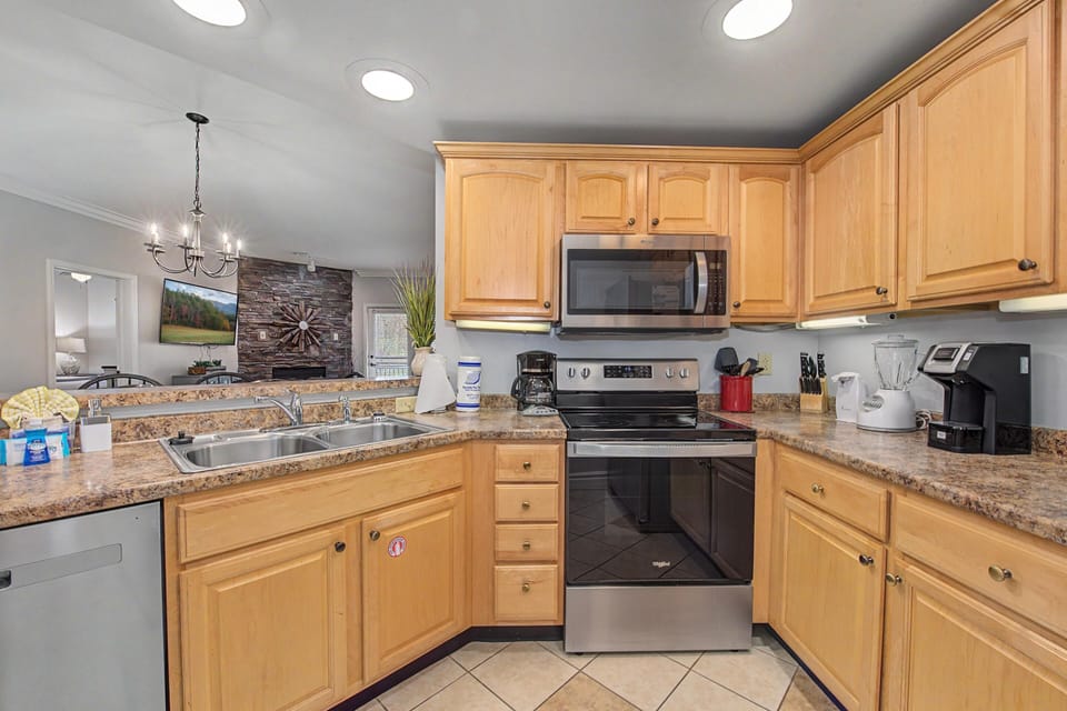 Condo, Multiple Beds (Baskins Creek 311) | Private kitchen