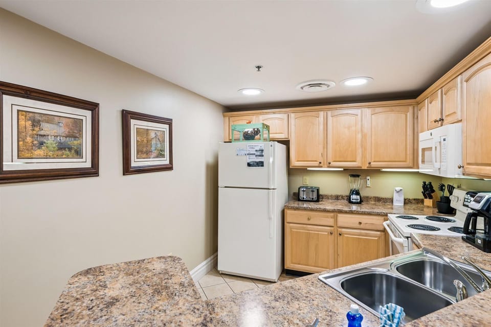 Condo, Multiple Beds (Baskins Creek 314) | Private kitchen