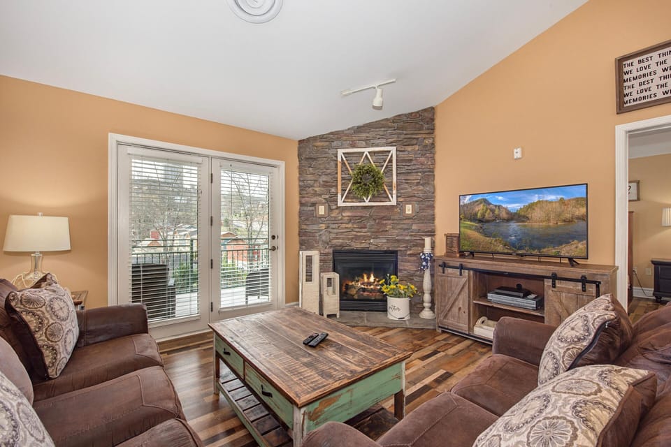 Condo, Multiple Beds (Baskins Creek 502) | Living area