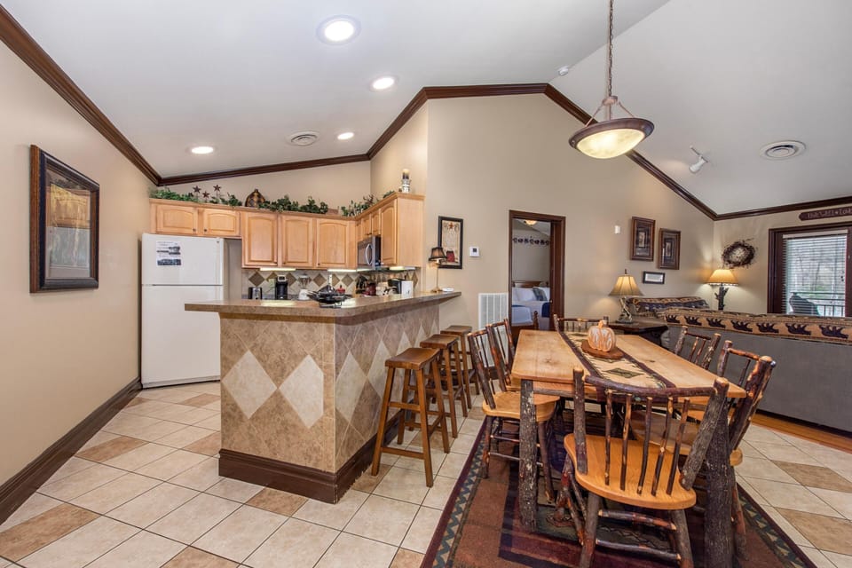 Condo, Multiple Beds (Baskins Creek 510) | Dining