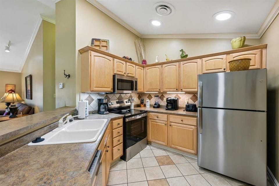 Condo, Multiple Beds (Baskins Creek 511) | Private kitchen