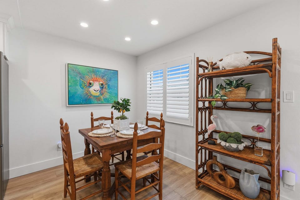 Condo, 1 King Bed, Pool View (Colony Beach Club 133) | Dining