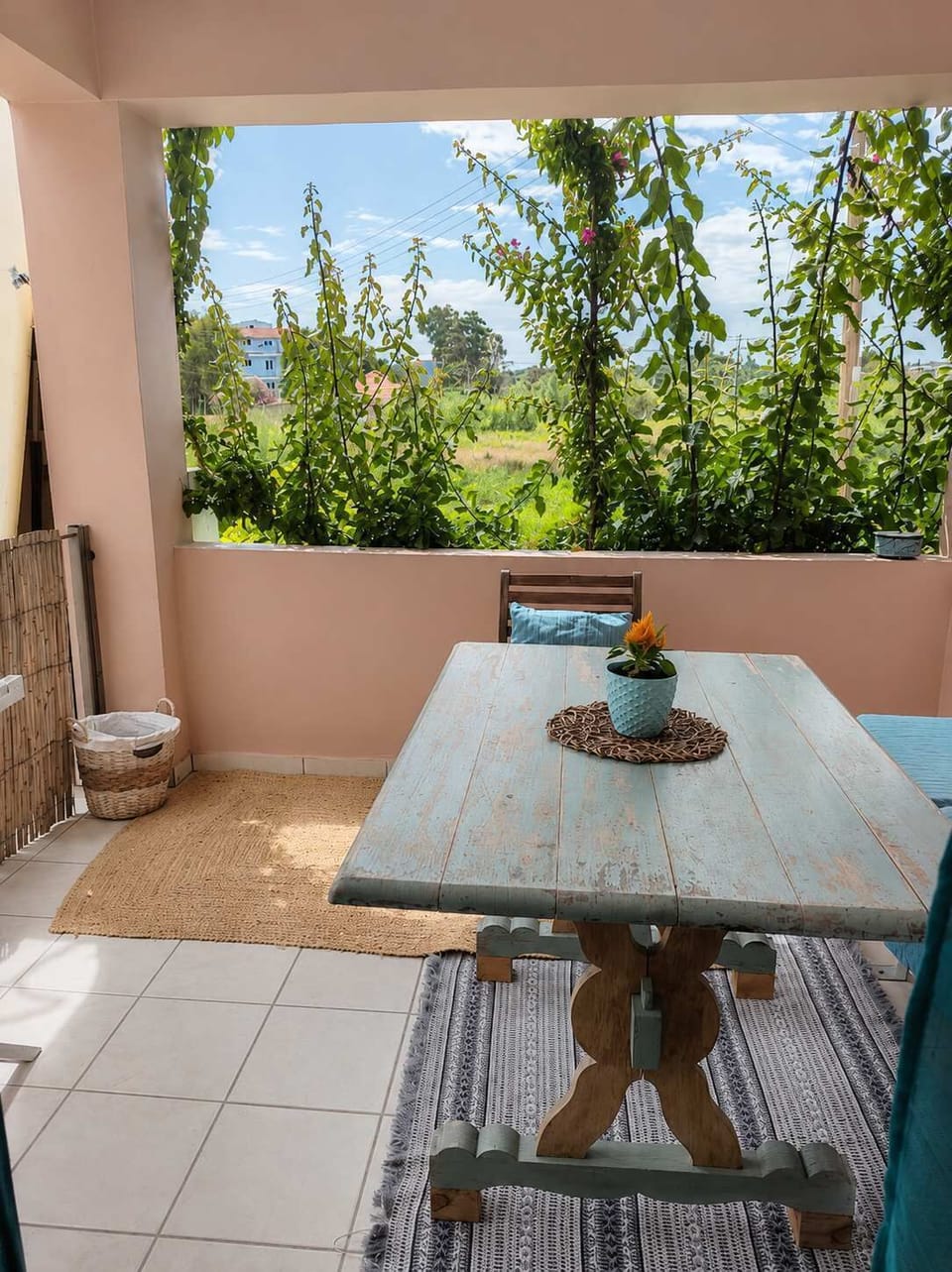 Enjoy meals outdoors on the private veranda, surrounded by greenery and the relaxed atmosphere of this coastal neighbourhood.