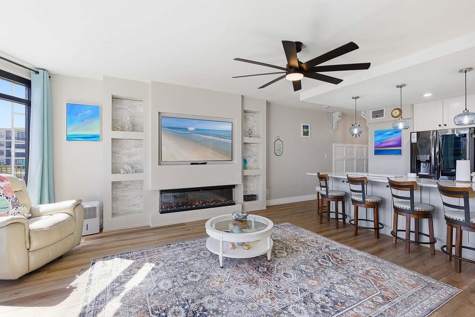 House, Multiple Beds, Balcony (Marker 33- 1C7) | Living area