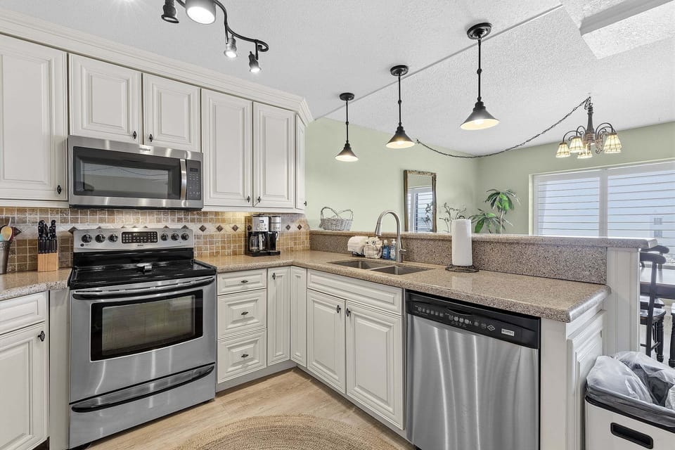 Condo, Multiple Beds, Balcony (Errol by the Sea 521) | Private kitchen | Fridge, microwave, oven, stovetop