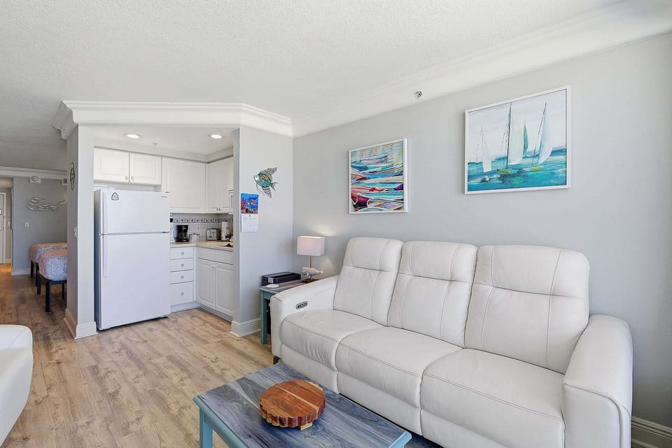 House, 2 Queen Beds, Balcony (Daytona Beach Resort 456) | Living area