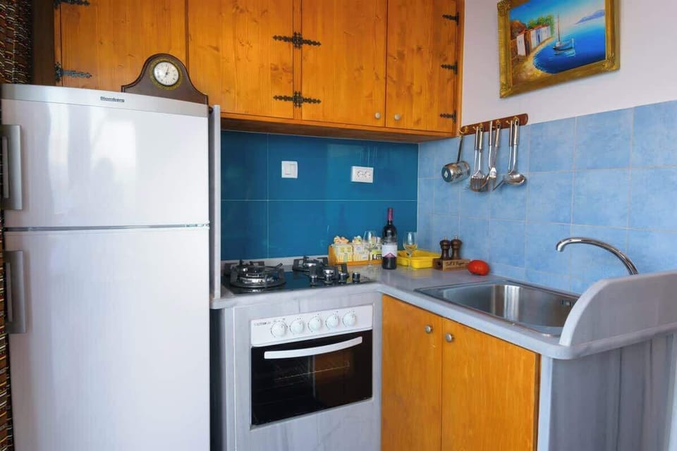 The kitchen, blue tiles and wood